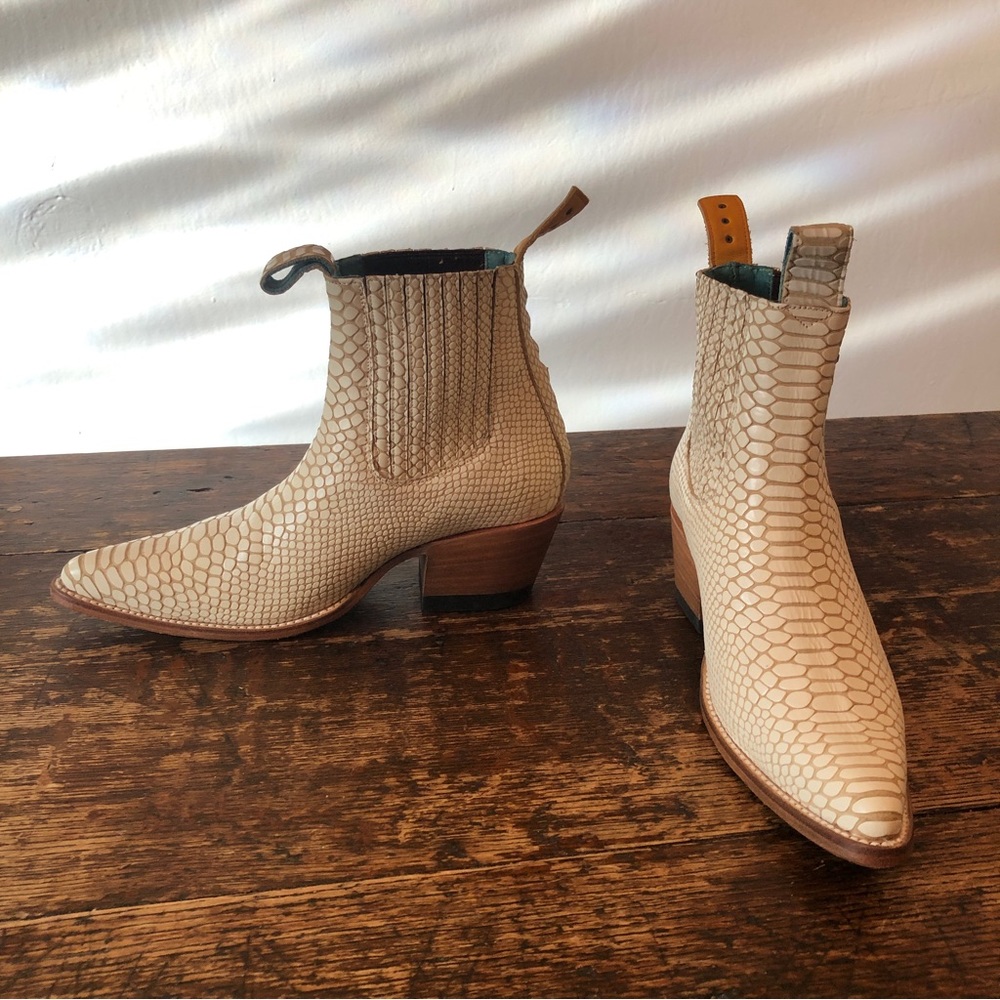 PS Kaufman Freeway Chelsea Boot Bone Twister Women Size 8 Model No. 1001W